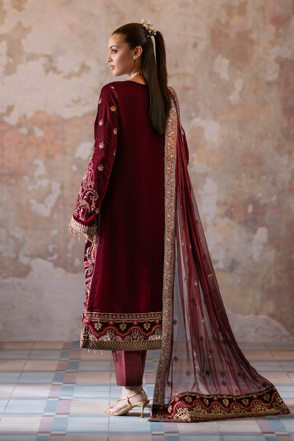 Emaan Adeel | Saanjh Velvet Collection 24 | Tara